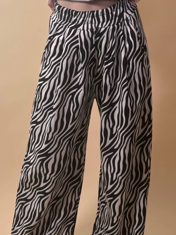 spodnie-bawelniane-zebra-print-zima-ciemna-kontrastowa-chlodna (5).jpeg