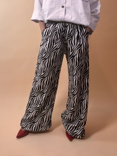 spodnie-bawelniane-zebra-print-zima-ciemna-kontrastowa-chlodna (6).jpeg