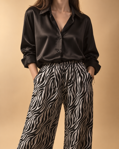 spodnie-bawelniane-zebra-print-zima-ciemna-kontrastowa-chlodna-dobry-sklad-szerokie.png