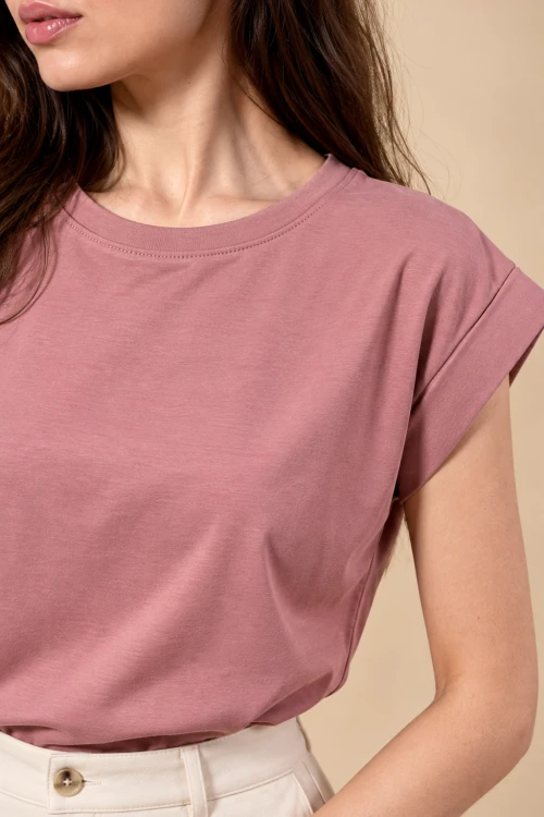 bawelniany-tshirt-zgaszony-roz-zgaszona-jesien-bluzka-z-krotkim-rekawem.png